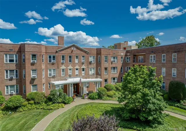 Listing Photo 2 - Condo for sale in building located at 2 Overlook Rd, White Plains, NY 10605 - Unit #3A6