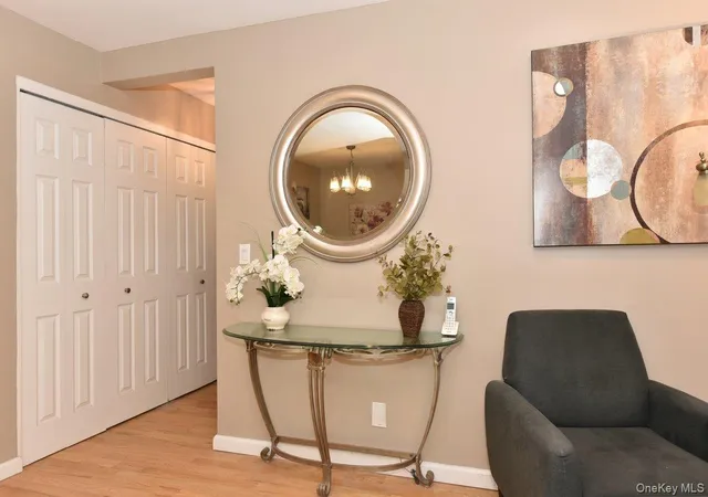 5th image of 2 Birchwood Ct, Hempstead, NY 11030