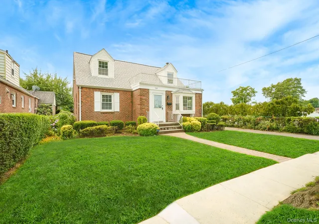 Photo 3 of Sale Pending at 204 Center St, North Hempstead, NY 11596 | MLS# 1027241 | Listing updated on 2026-08-23