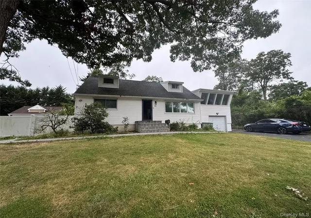 Photo 1 of Single family home for sale at 233 S 15th Street, Lindenhurst, NY 11757 | MLS# 1027252 | Listing updated on 2026-07-24