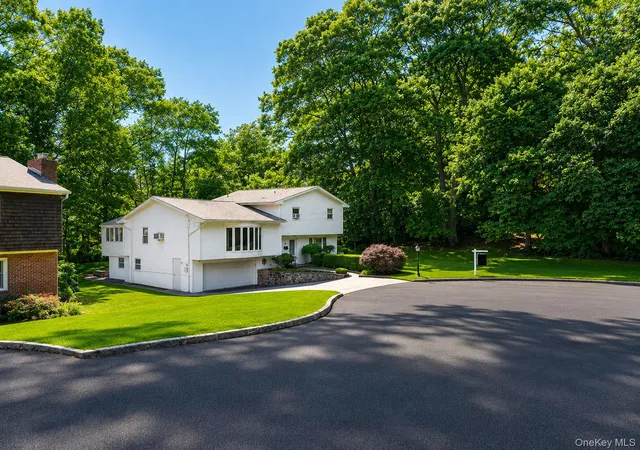 Photo 1 of Single family home for sale at 14 Glenn Pl, Greenburgh, NY 10706 | MLS# 1027260 | Listing updated on 2026-10-08