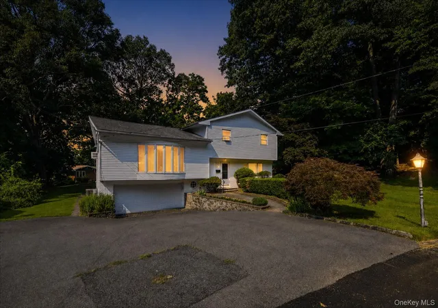 Photo 4 of Single family home for sale at 14 Glenn Pl, Greenburgh, NY 10706 | MLS# 1027260 | Listing updated on 2026-10-08