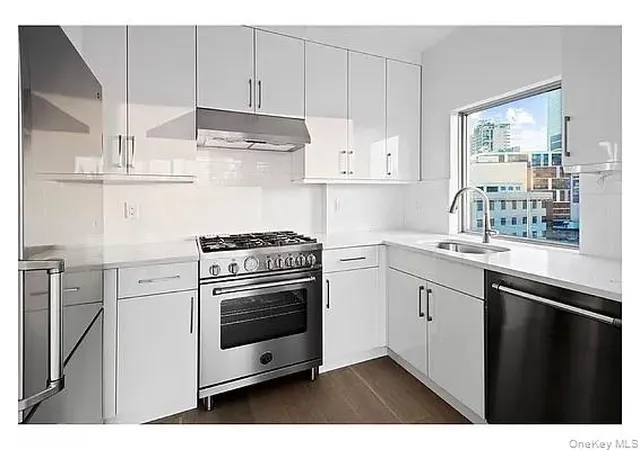 Photo 4 of Condo for sale at 4244 Crescent St #6B, Long Island City, NY 11101 | MLS# 1027264 | Listing updated on 2026-08-01