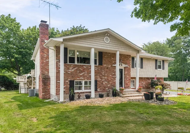 2nd image of 25 Preakness Ln, Clarkstown, NY 10956 | MLS# 1027274
