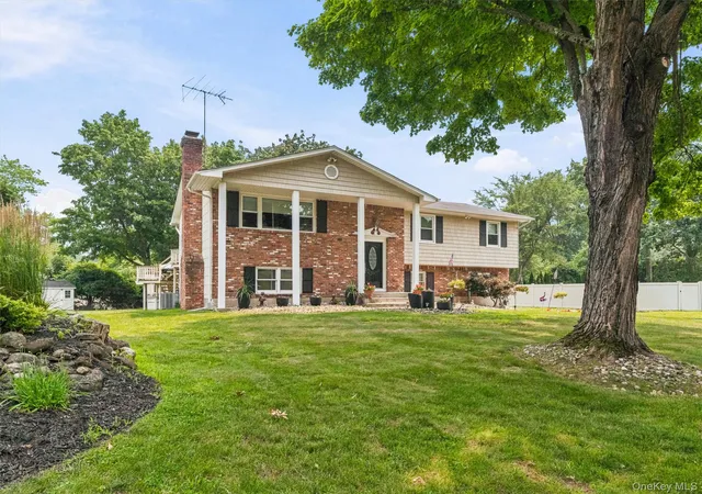 Photo 3 of Sale Pending at 25 Preakness Ln, Clarkstown, NY 10956 | MLS# 1027274 | Listing updated on 2026-08-20