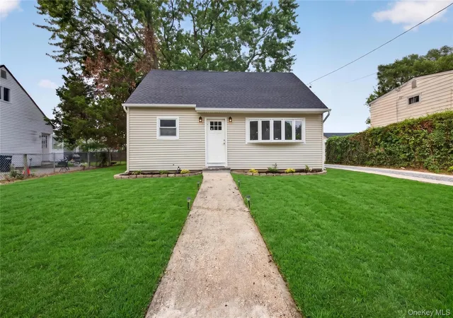 Photo 1 of Sale Pending at 33 Parkway Blvd, Babylon, NY 11798 | MLS# 1027285 | Listing updated on 2026-08-11