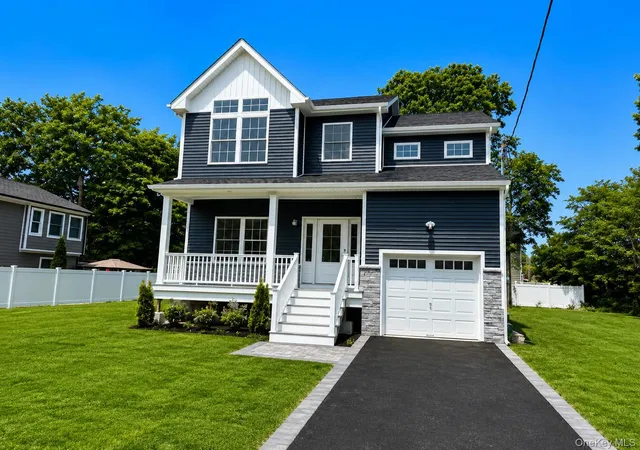 Photo 3 of Single family home for sale at 7 Edgewater Dr, Brookhaven, NY 11951 | MLS# 1027292 | Listing updated on 2026-08-15