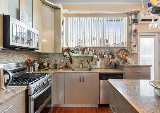 Listing Photo 4 - Condo for sale in building located at 2370 62Nd St, New York City, NY 11204 - Unit #3