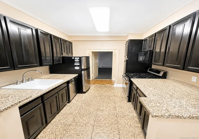 2nd image of 5 Schenck #1LL, North Hempstead, NY 11021 | MLS# 1027316
