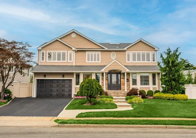 Photo 2 of Sale Pending at 3343 Seawane Dr, Hempstead, NY 11566 | MLS# 1027349 | Listing updated on 2026-09-14