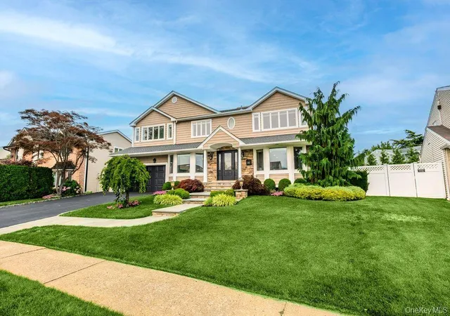 Photo 3 of Sale Pending at 3343 Seawane Dr, Hempstead, NY 11566 | MLS# 1027349 | Listing updated on 2026-09-14