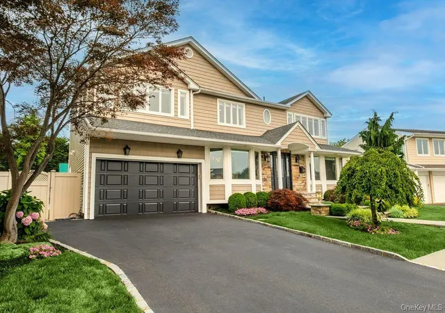 Photo 3 of Sale Pending at 3343 Seawane Dr, Hempstead, NY 11566 | MLS# 1027349 | Listing updated on 2026-09-14