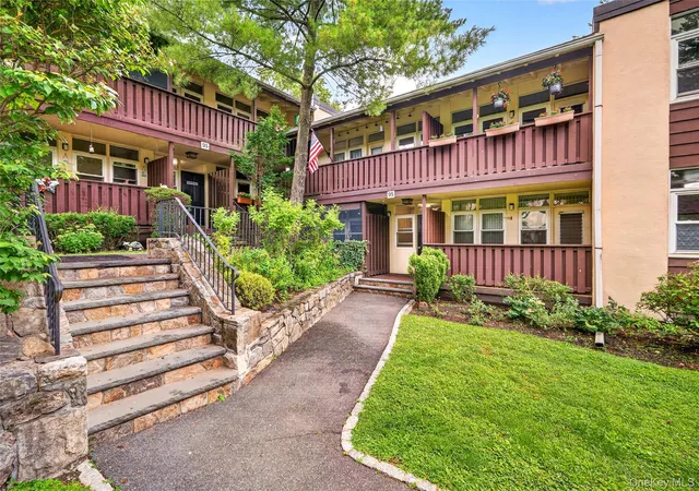 3rd image of 95 Wiltshire Rd #C 16, New Rochelle, NY 10583 | MLS# 1027366