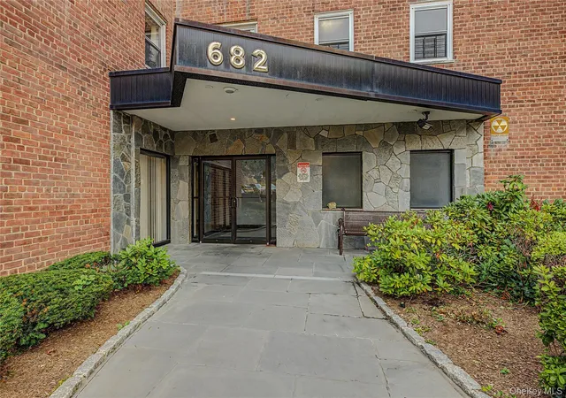 Photo 2 of Sale Pending at 682 Tuckahoe Rd #5K, Yonkers, NY 10710 | MLS# 1027398 | Listing updated on 2026-08-04