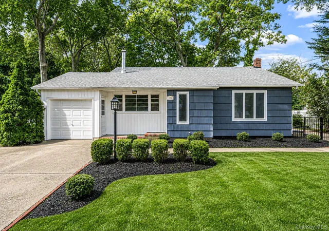 Photo 1 of Single family home for sale at 194 Phyllis Dr, Brookhaven, NY 11772 | MLS# 1027403 | Listing updated on 2026-10-08