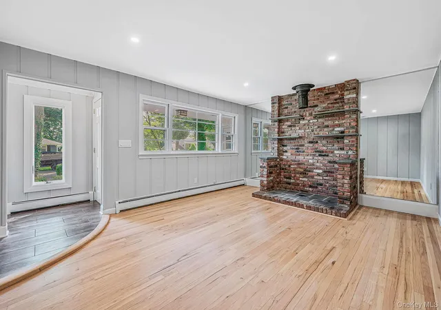 Photo 2 of Single family home for sale at 194 Phyllis Dr, Brookhaven, NY 11772 | MLS# 1027403 | Listing updated on 2026-10-08