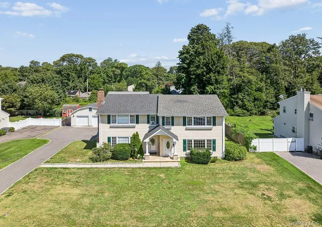 2nd image of 17 Parr Dr, Islip, NY 11779 | MLS# 1027417