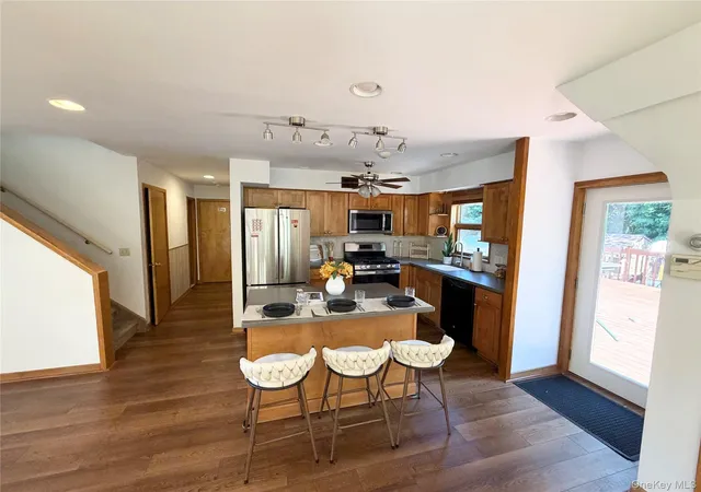 4th image of 180 E Railroad Ave, Haverstraw, NY 10993 | MLS# 1027435