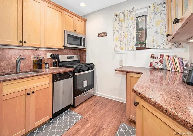 Listing Photo 3 - Condo for sale in building located at 70 W St, Harrison, NY 10528 - Unit #C9