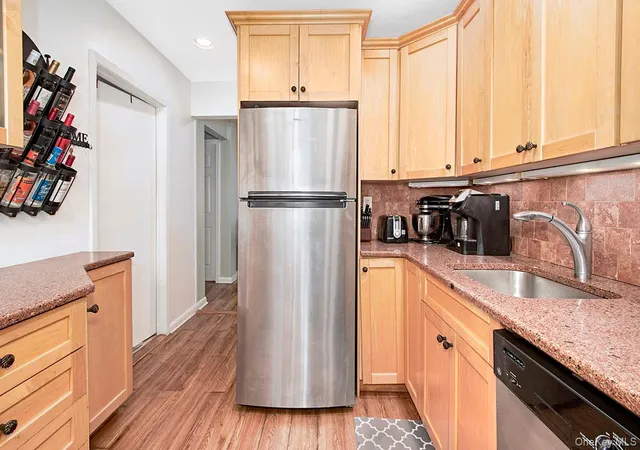 Listing Photo 4 - Condo for sale in building located at 70 W St, Harrison, NY 10528 - Unit #C9