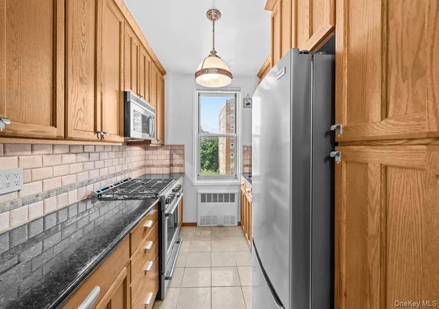 Listing Photo 5 - Condo for sale in building located at 629 Kappock St, New York, NY 10463 - Unit #7N