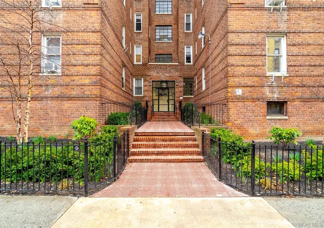 2nd image of 2080 Barnes Ave #4A, Bronx, NY 10462 | MLS# 1027471