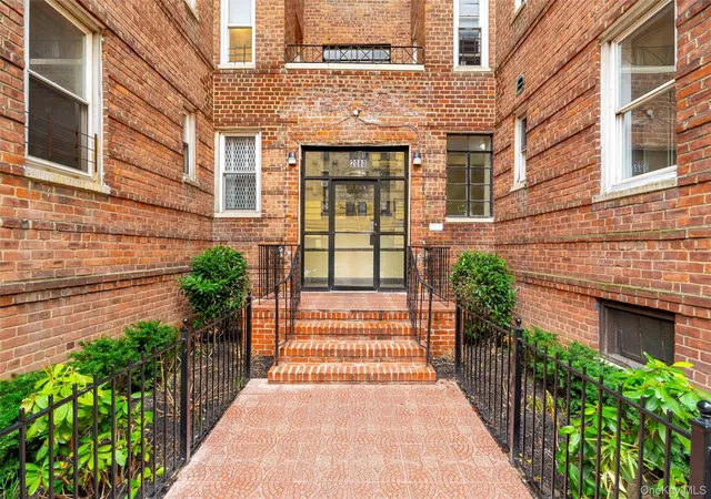 3rd image of 2080 Barnes Ave #4A, Bronx, NY 10462 | MLS# 1027471