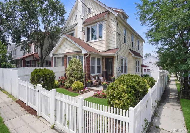 Photo 2 of Single family home for sale at 190 27 109th Road, New York, NY 11412 | MLS# 1027474 | Listing updated on 2026-09-15