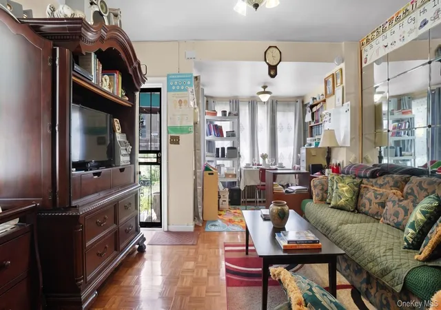 Photo 4 of Single family home for sale at 190-27 109th Road, New York, NY 11412 | MLS# 1027474 | Listing updated on 2026-09-15