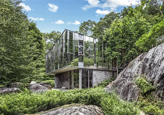 Photo 3 of Single family home for sale at 51 Old Stone Hl Rd, Pound Ridge, NY 10576 | MLS# 1027475 | Listing updated on 2026-09-04