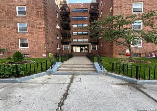 Photo 2 of Condo for sale at 64 74 Saunders St #1E, Rego Park, NY 11374 | MLS# 1027476 | Listing updated on 2026-10-07