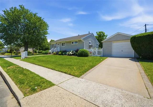 Photo 5 of Sale Pending at 757 Anderson Ave, Hempstead, NY 11010 | MLS# 1027488 | Listing updated on 2026-08-28
