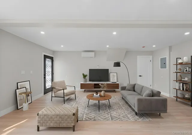 Listing Photo 3 - Condo for sale in building located at 14027 247th St, New York, NY 11422