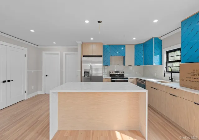 Listing Photo 5 - Condo for sale in building located at 14027 247th St, New York, NY 11422