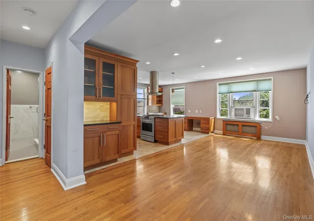 Listing Photo 5 - Condo for sale in building located at 101 Old Mamaroneck Rd, White Plains, NY 10605 - Unit #3B4