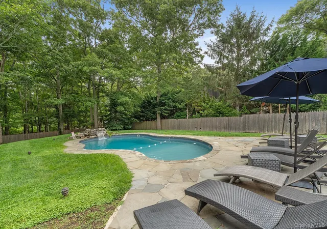 2nd image of 10 7th St, East Hampton, NY 11937 | MLS# 1027527