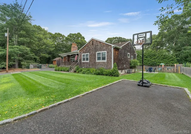 3rd image of 10 7Th St, East Hampton, NY 11937 | MLS# 1027527