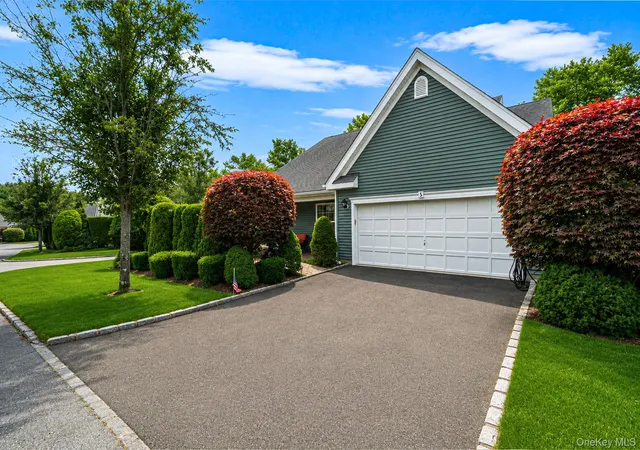 Photo 3 of Sale Pending at 5 Green Ash St, Riverhead, NY 11933 | MLS# 1027530 | Listing updated on 2026-08-28