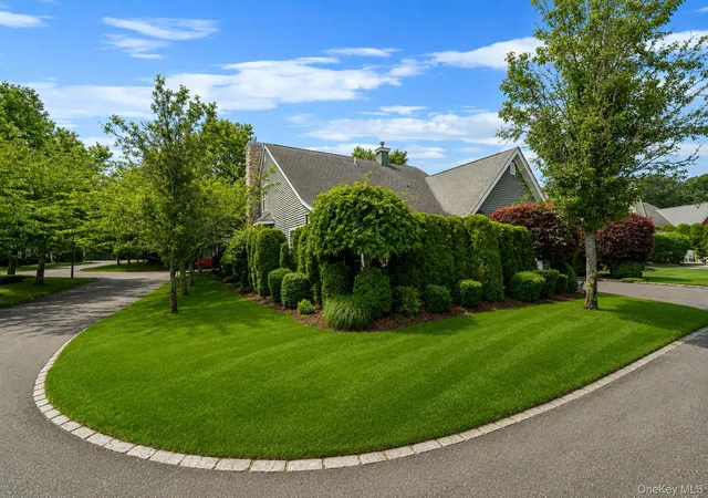 Photo 4 of Sale Pending at 5 Green Ash St, Riverhead, NY 11933 | MLS# 1027530 | Listing updated on 2026-08-28