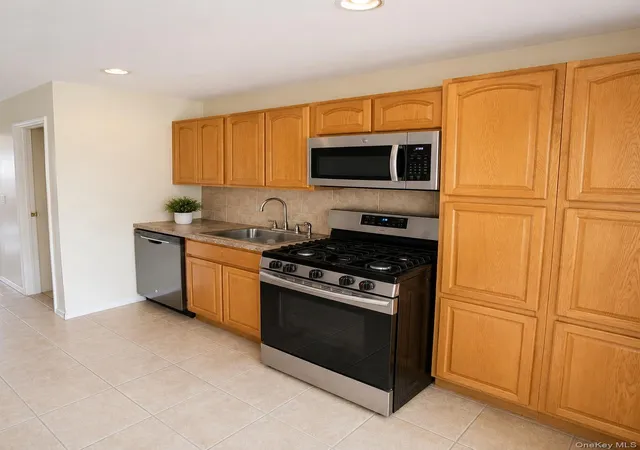Photo 4 of Single family home for sale at 107 Morningside Ave, Yonkers, NY 10703 | MLS# 1027538 | Listing updated on 2026-08-22