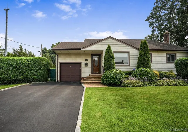 Photo 1 of Single family home for sale at 135 Southern Pkwy, Oyster Bay, NY 11803 | MLS# 1027539 | Listing updated on 2026-08-23