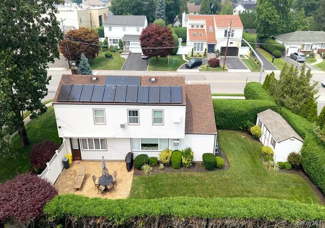 Photo 3 of Single family home for sale at 135 Southern Pkwy, Oyster Bay, NY 11803 | MLS# 1027539 | Listing updated on 2026-08-23