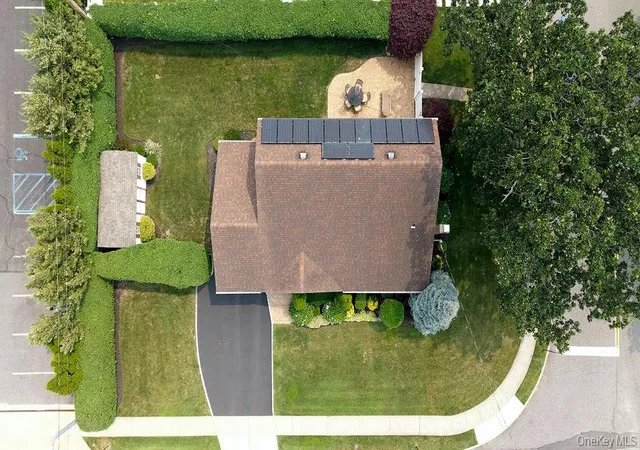 Photo 4 of Single family home for sale at 135 Southern Pkwy, Oyster Bay, NY 11803 | MLS# 1027539 | Listing updated on 2026-08-23