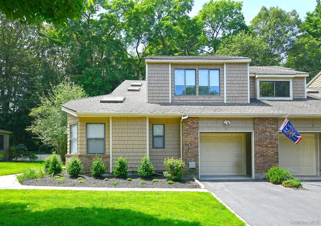 Photo 1 of Sale Pending at 8 Whitman Ridge Dr, Huntington, NY 11747 | MLS# 1027544 | Listing updated on 2026-08-06