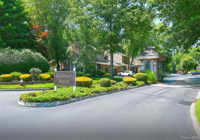 Listing Photo 4 - Condo for sale in building located at 8 Whitman Ridge Dr, Huntington, NY 11747