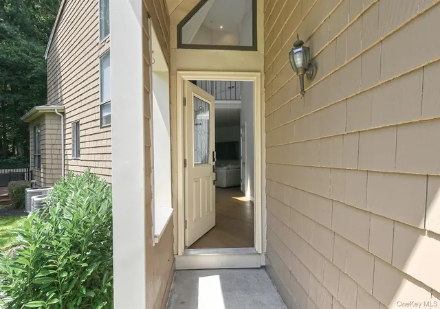 Listing Photo 5 - Condo for sale in building located at 8 Whitman Ridge Dr, Huntington, NY 11747