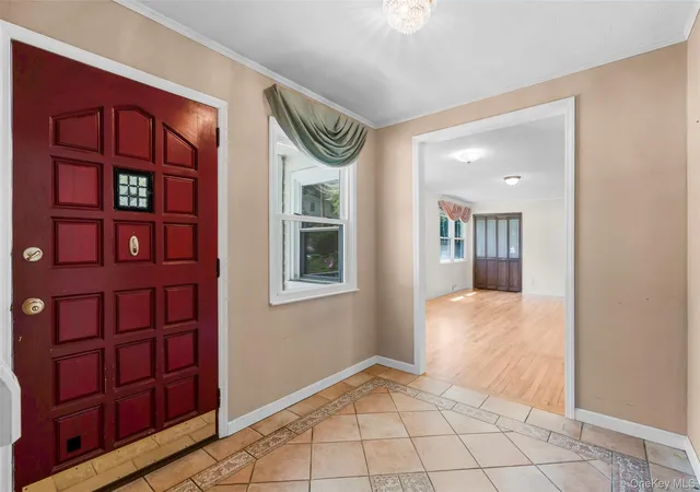 Photo 2 of Single family home for sale at 208 Woodhampton Dr, White Plains, NY 10603 | MLS# 1027547 | Listing updated on 2026-09-05