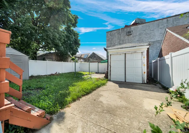27th image of 13362 243rd St, New York, NY 11422 | MLS# 1027576