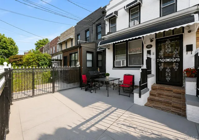Photo 2 of Multi family home for sale at 960 E 221st Street, Bronx, NY 10469 | MLS# 1027601 | Listing updated on 2026-08-24