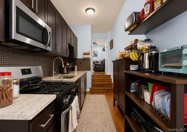 Listing Photo 4 - Condo for sale in building located at 960 E 221st St, Bronx, NY 10469